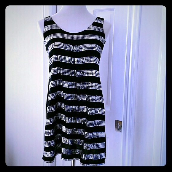 Stunning sequined silver and black top / dress. - Picture 1 of 6
